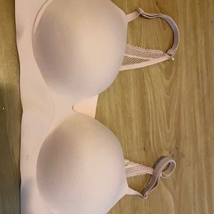 It’s a light bra that has never been worn